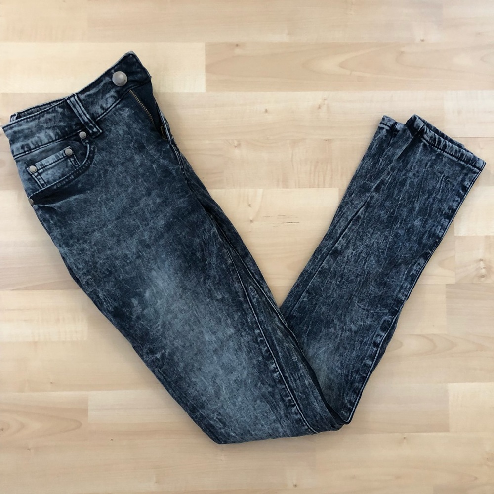 Skinny acid wash jeans NWOT